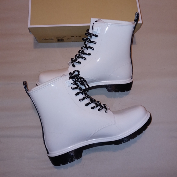Michael Kors Tavie Rainboot - Picture 3 of 7